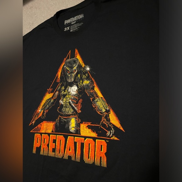 PREDATOR - classic crewneck graphic tee - Picture 5 of 11